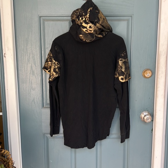 Switch Remarkable Long Sleeve T-Shirt Hoodie - Picture 7 of 12